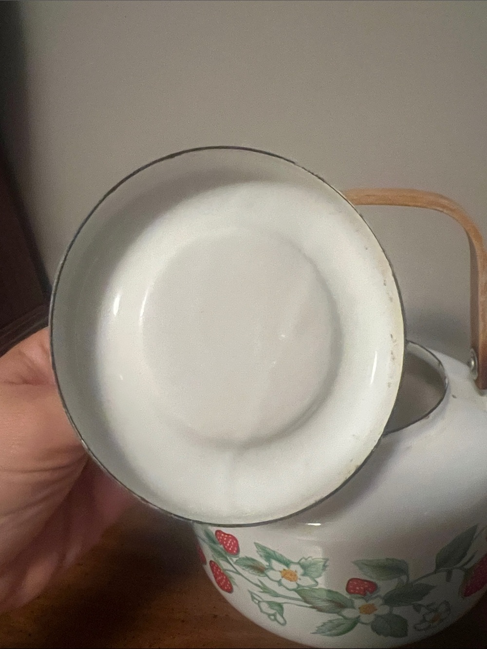 Vintage White Strawberry Pattern Enamel Teapot with Wood Handle - Picture 6 of 10